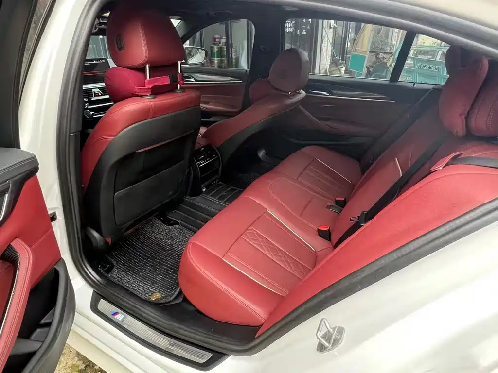 BMW 5 Series — миниатюра 8