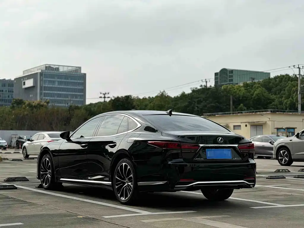 Lexus LS — миниатюра 5
