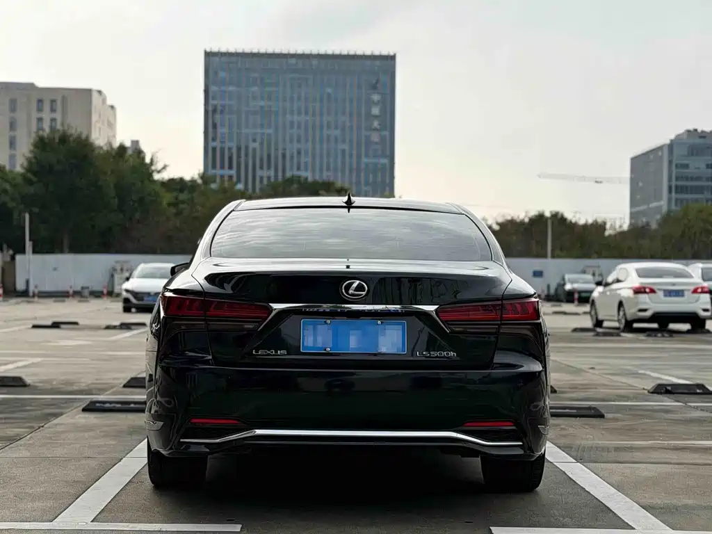 Lexus LS — миниатюра 6