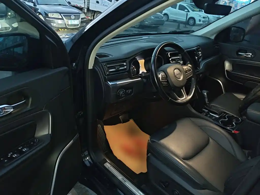 Jeep Grand Commander — миниатюра 16