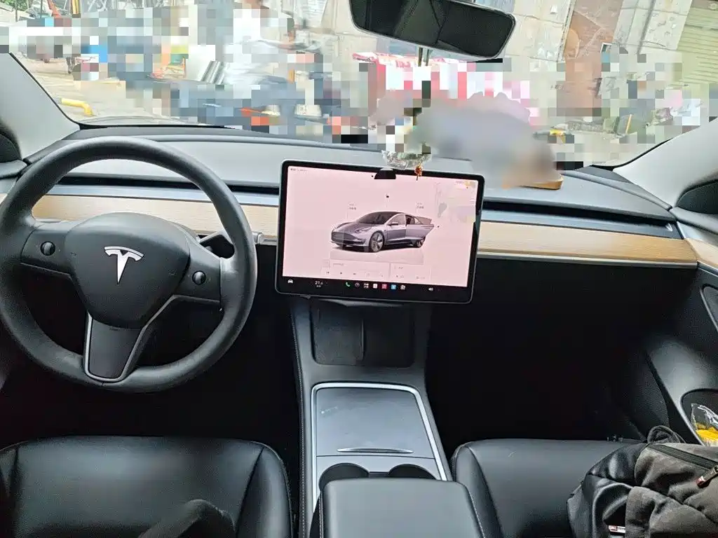 Tesla Model 3 — миниатюра 13
