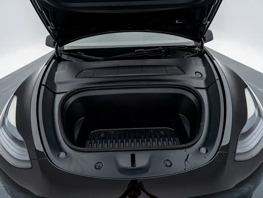 Tesla Model Y — миниатюра 21