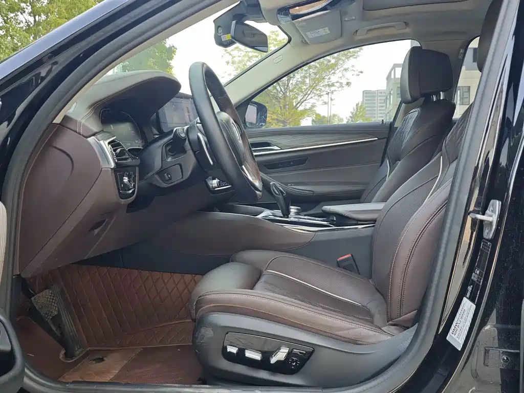 BMW 5 Series — миниатюра 6