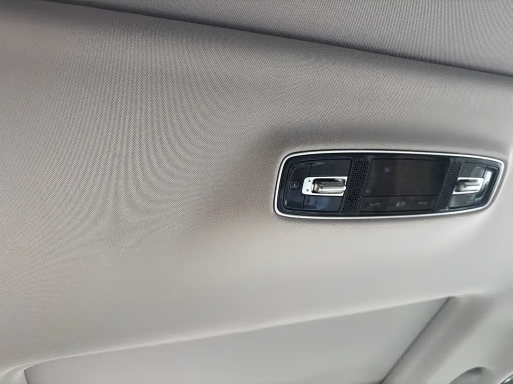 Roewe iMAX8 — миниатюра 11