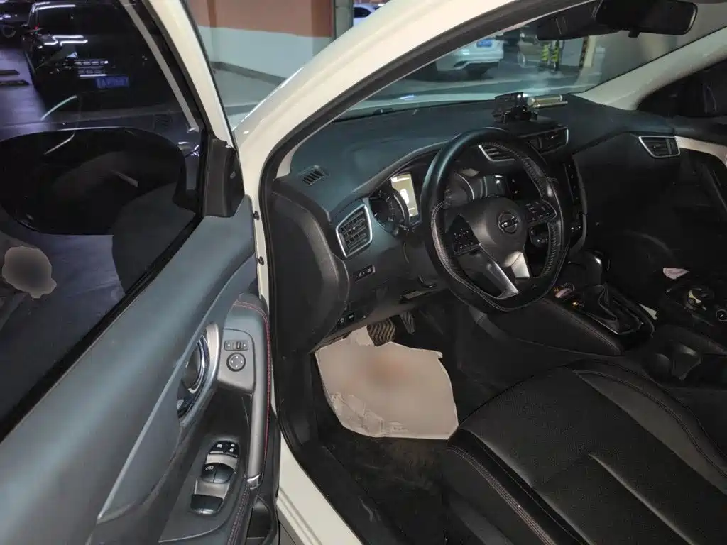 Nissan Qashqai — миниатюра 12