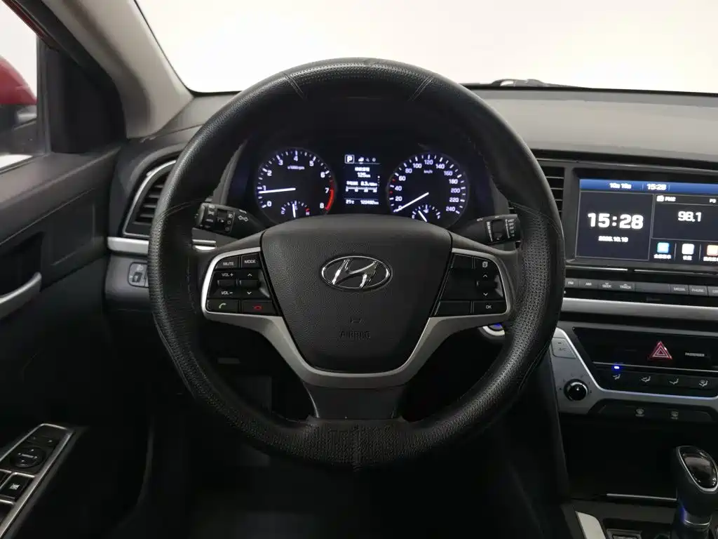 Hyundai Elantra — миниатюра 11
