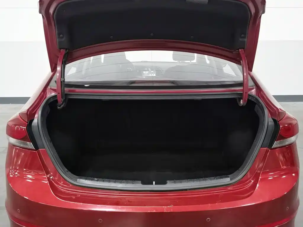 Hyundai Elantra — миниатюра 16