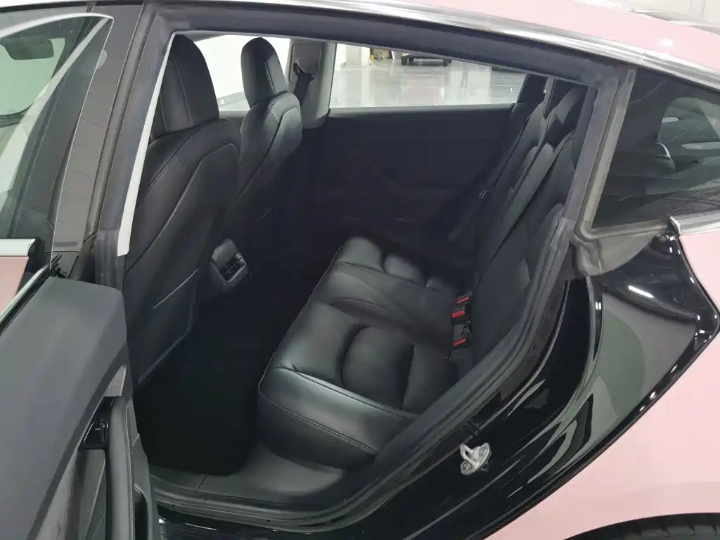 Tesla Model 3 — миниатюра 15