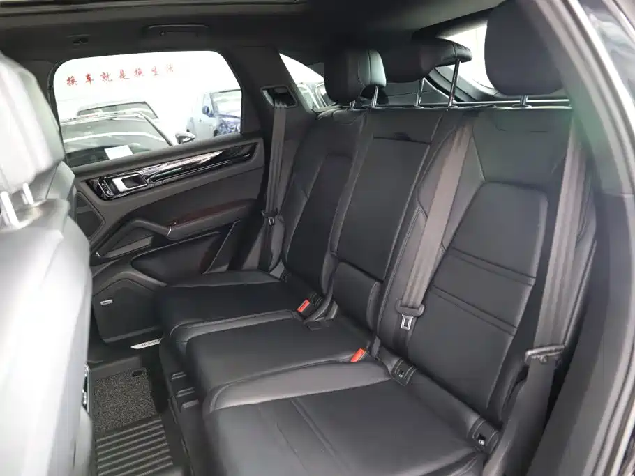 Porsche Cayenne — миниатюра 7