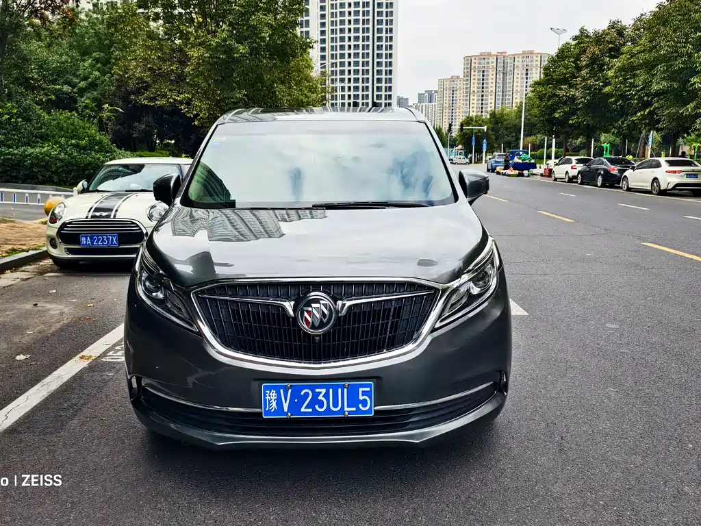 Buick GL8 — миниатюра 2
