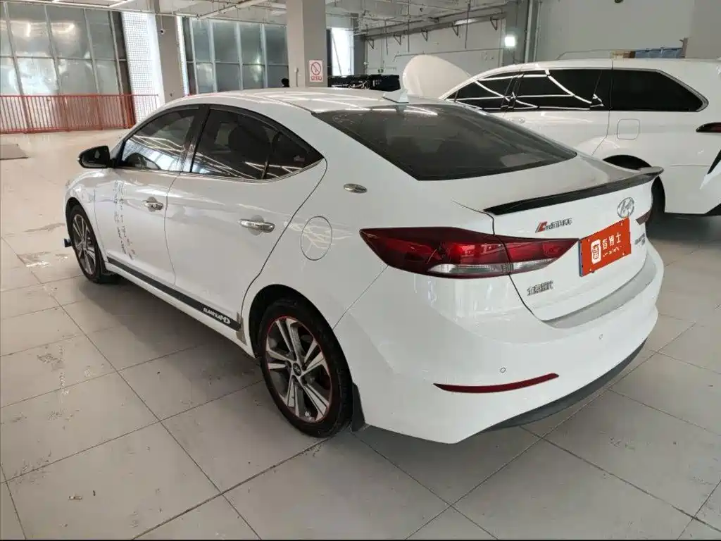 Hyundai Elantra — миниатюра 2