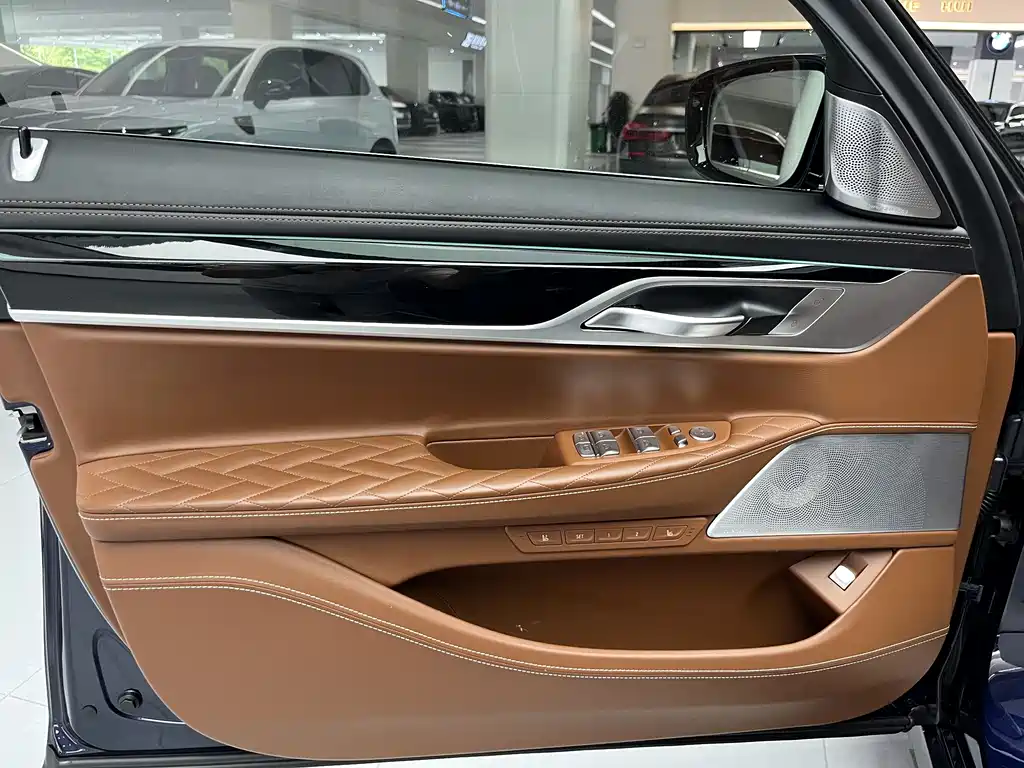 BMW 7 Series 740Li xDrive Executive Type Luxury Package, фото 8