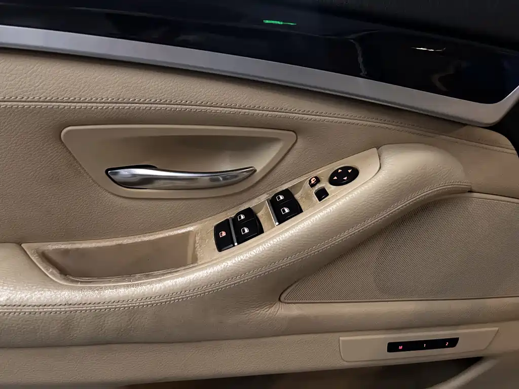 BMW 5 Series — миниатюра 12