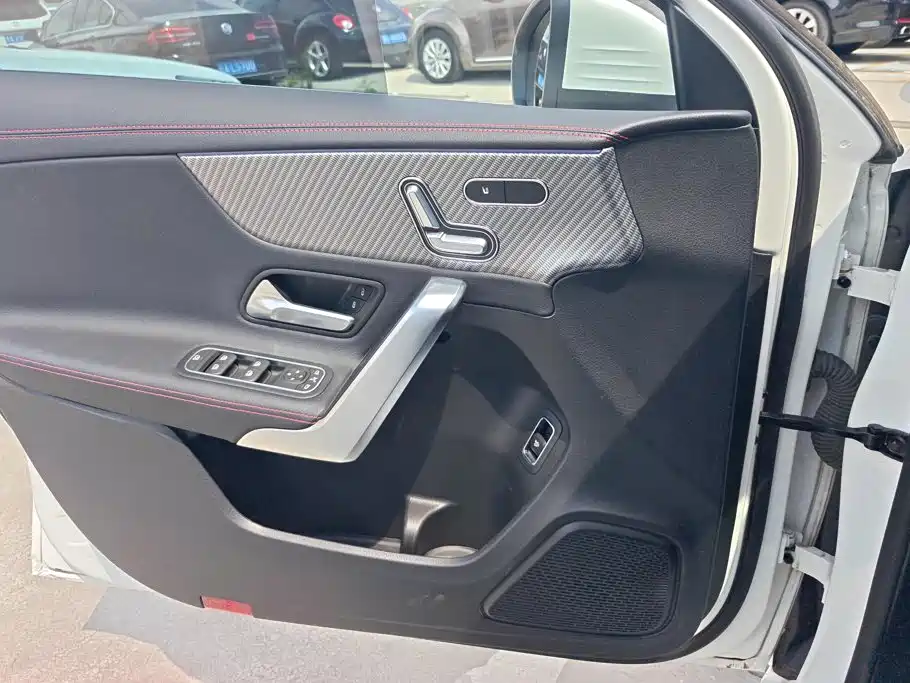 Mercedes-Benz A-Class — миниатюра 7