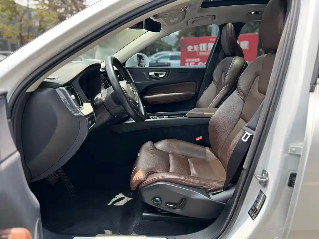 Volvo XC60 — миниатюра 4