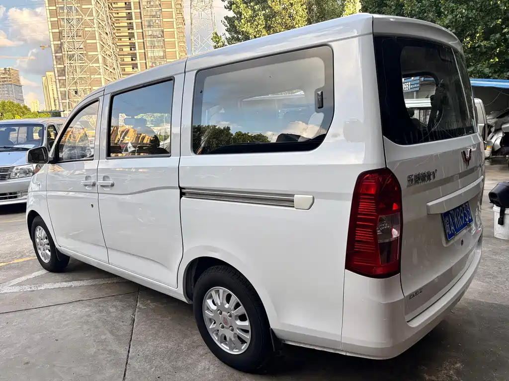Wuling Rongguang V — миниатюра 6