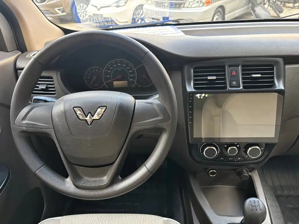 Wuling Rongguang V — миниатюра 10