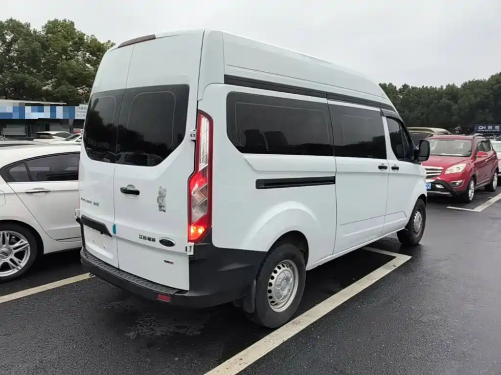 Ford Transit — миниатюра 7