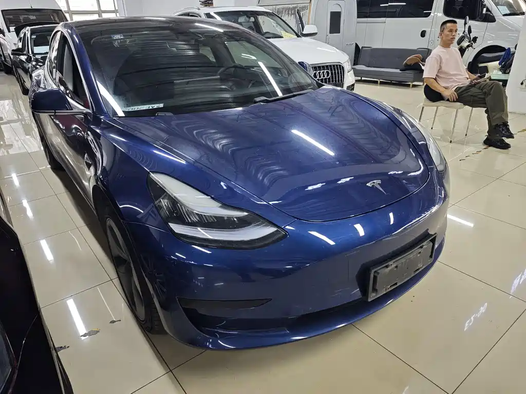Tesla Model 3 — миниатюра 2