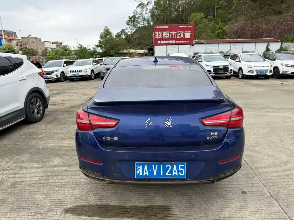 Hongqi Hongqi H5 — миниатюра 8