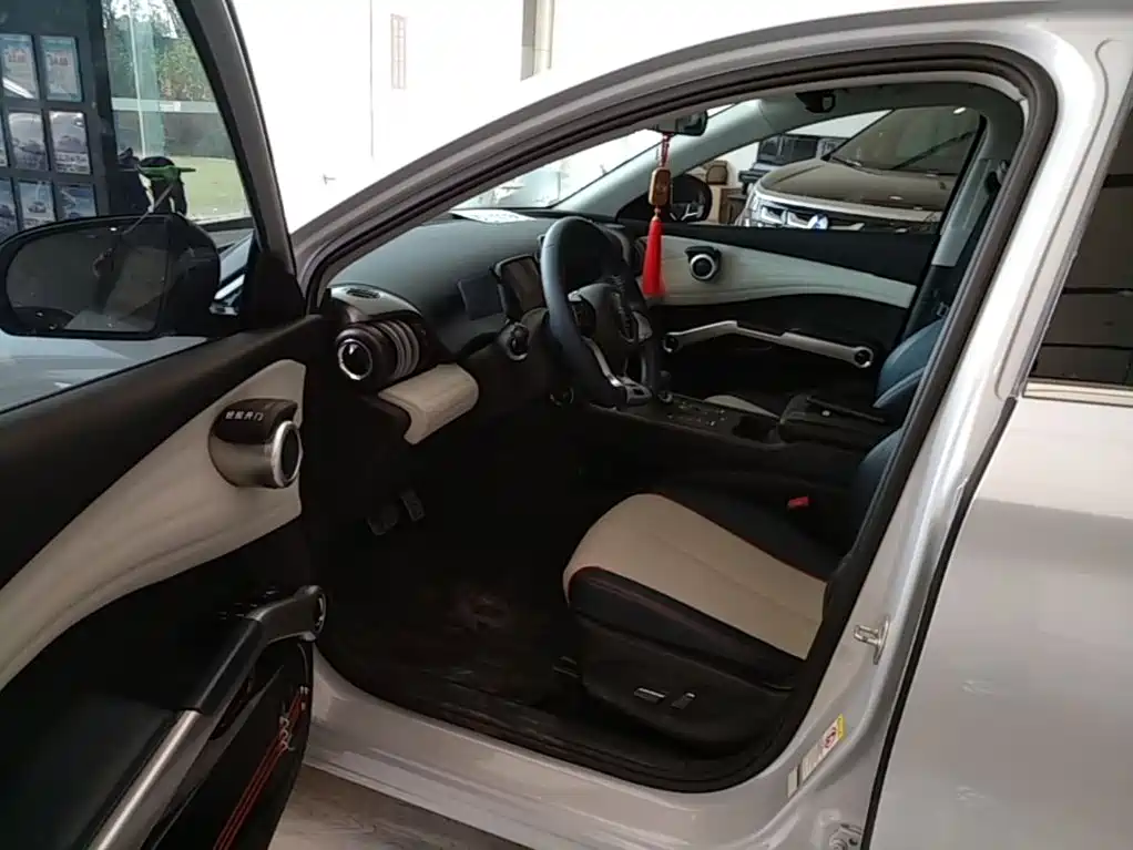 BYD Yuan Plus — миниатюра 15