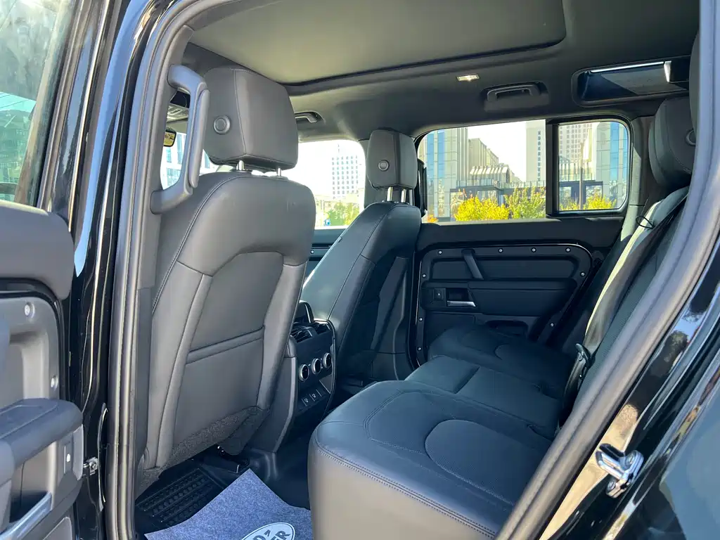 Land Rover Defender — миниатюра 5