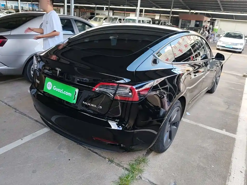 Tesla Model 3 — миниатюра 7