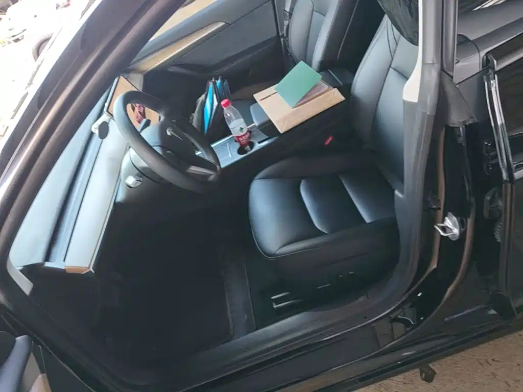 Tesla Model 3 — миниатюра 15