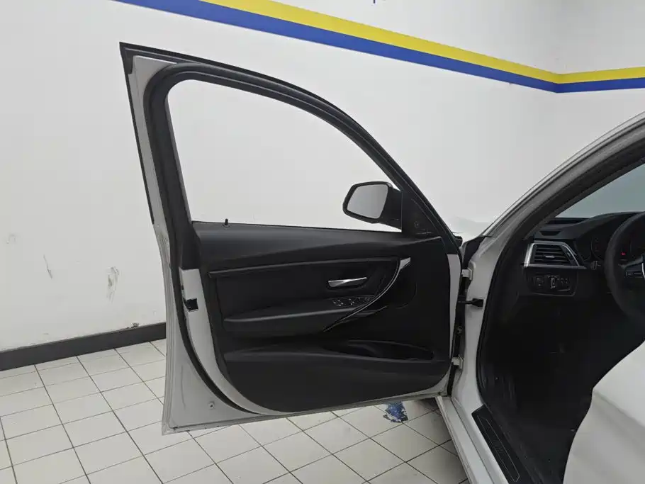 BMW 3 Series — миниатюра 7
