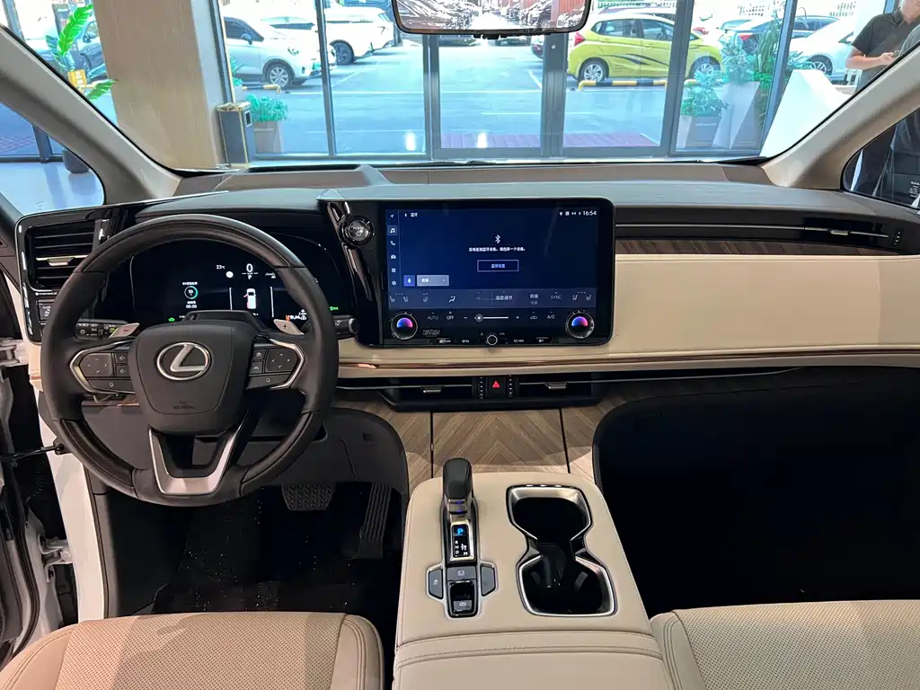Lexus LM — миниатюра 15