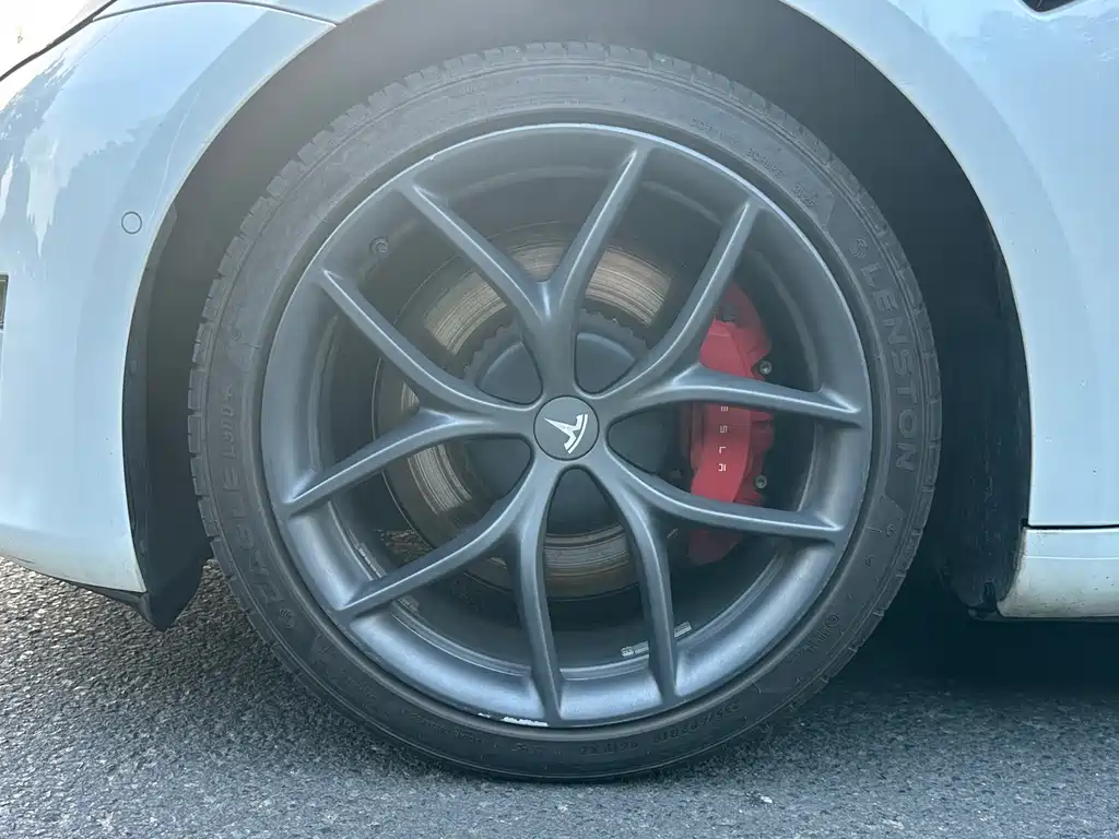 Tesla Model 3 — миниатюра 6