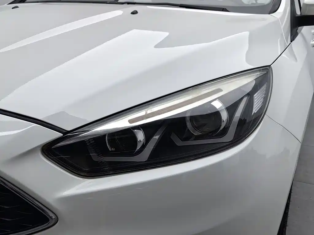 Ford Focus — миниатюра 7