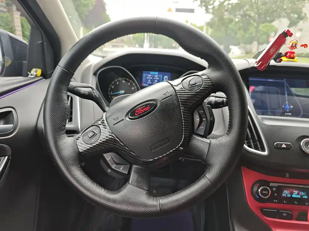 Ford Focus 2012 2.0L AT Luxury Sport