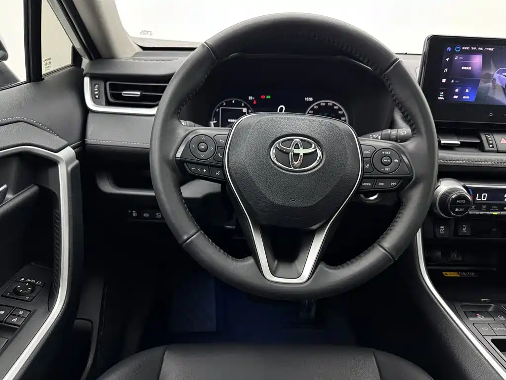 Toyota RAV4 — миниатюра 10