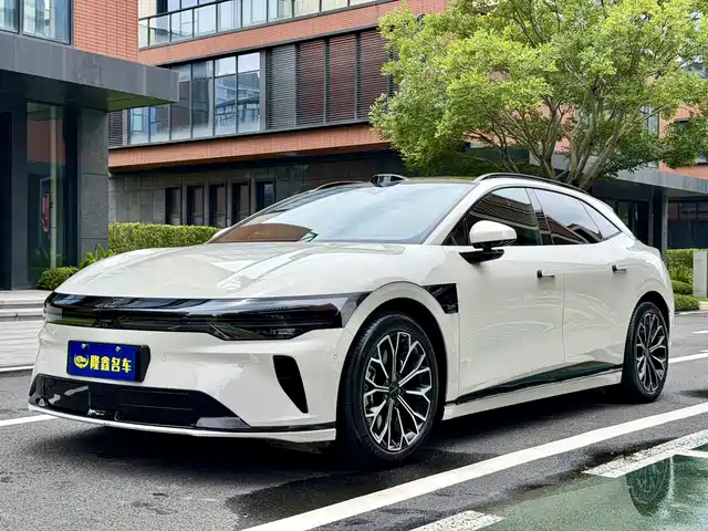 2025 Zeekr 007