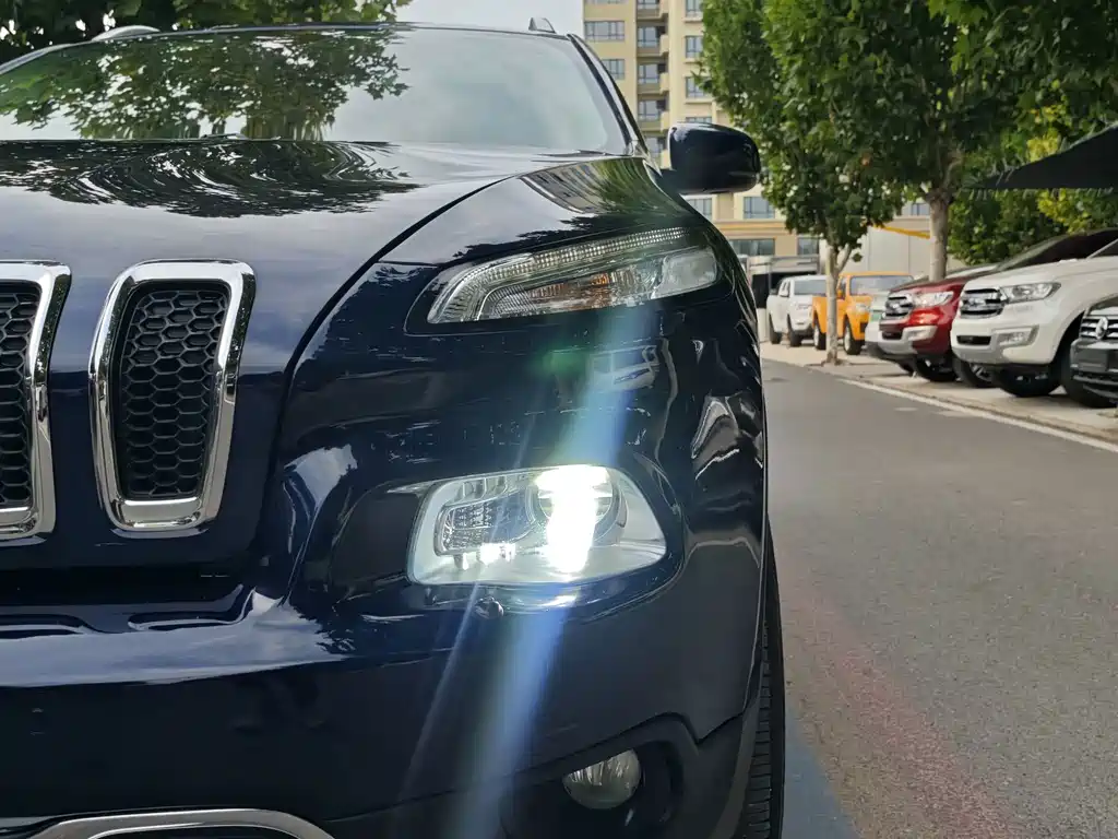Jeep Cherokee — миниатюра 15