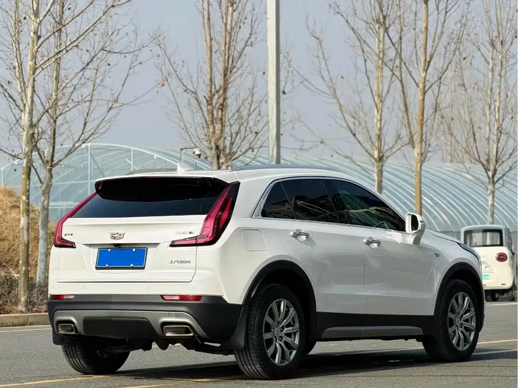 CADILLAC XT4