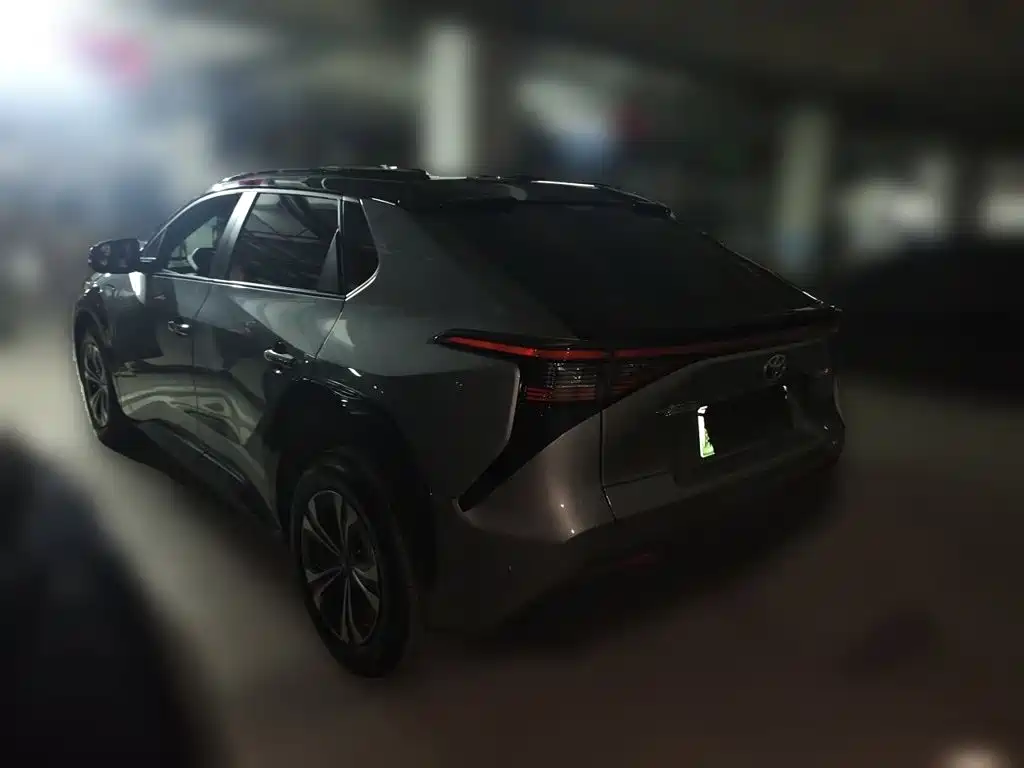 Toyota bZ4X — миниатюра 4