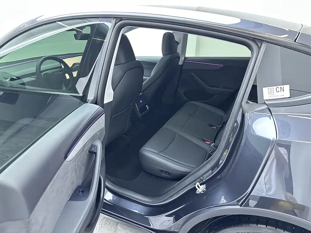 Tesla Model Y — миниатюра 16
