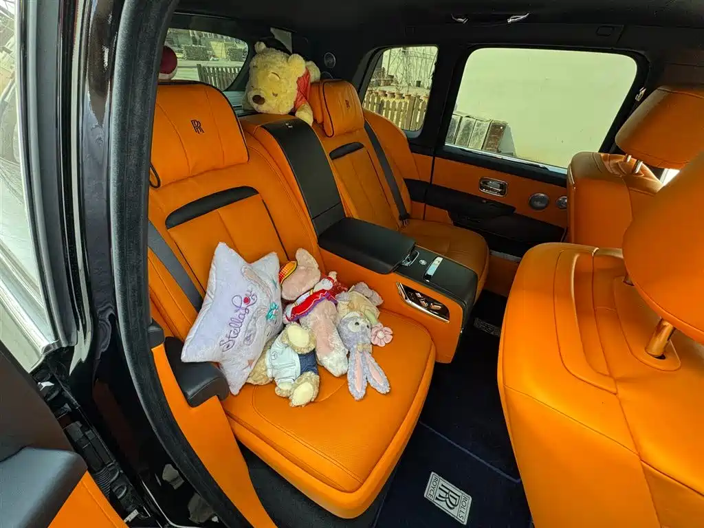 Rolls-Royce Cullinan 2022 мест