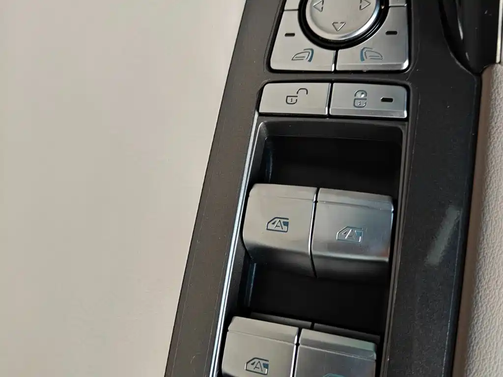 BYD Tang New Energy — миниатюра 10
