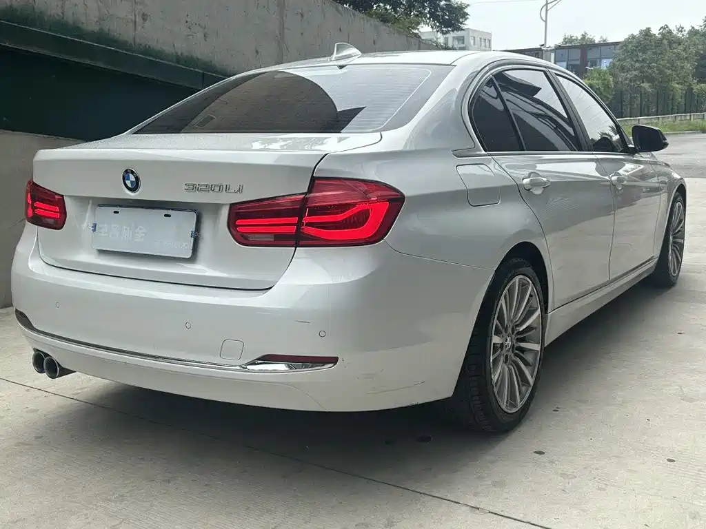 BMW 3 SERIES