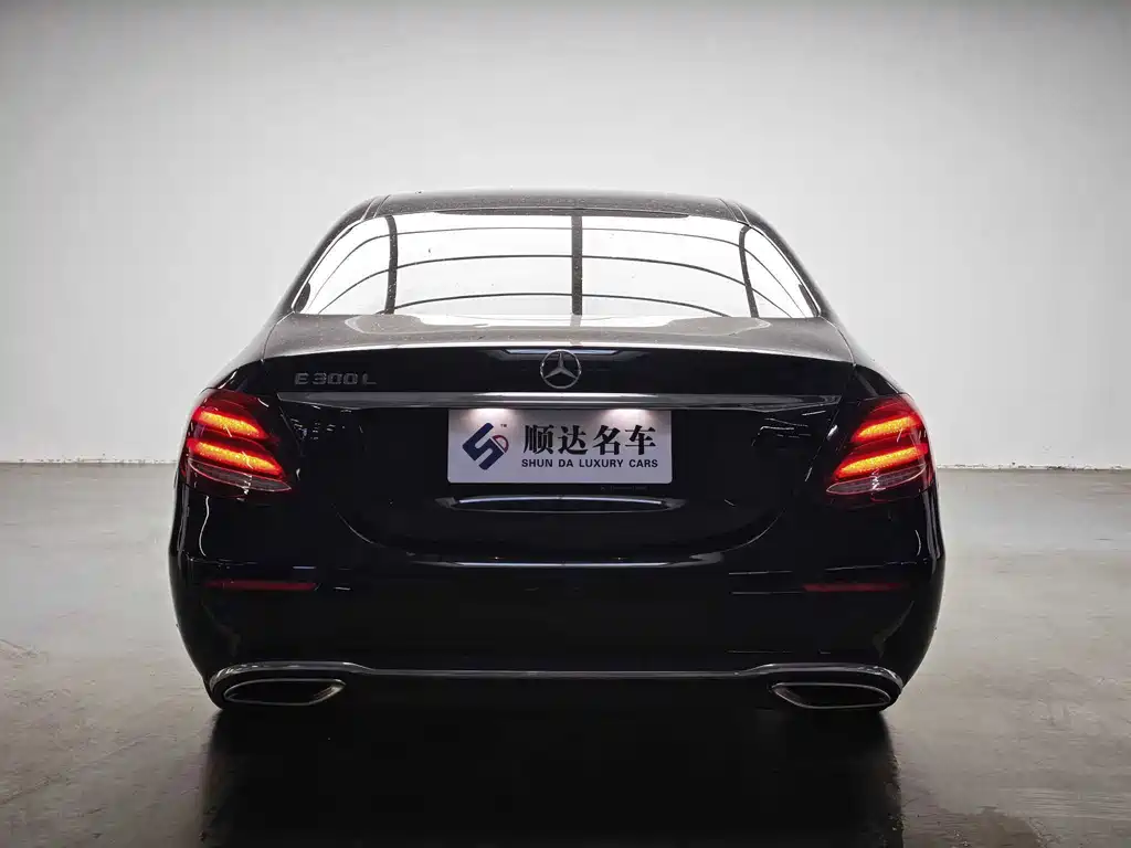 Mercedes-Benz E-Class — миниатюра 3