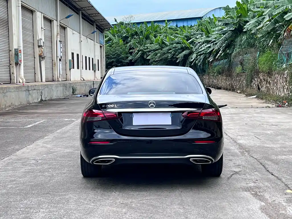 Mercedes-Benz E-Class — миниатюра 9
