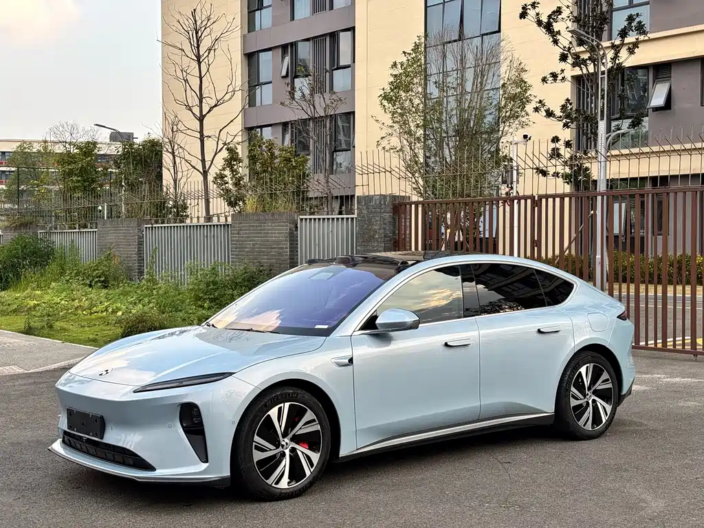 NIO ET5