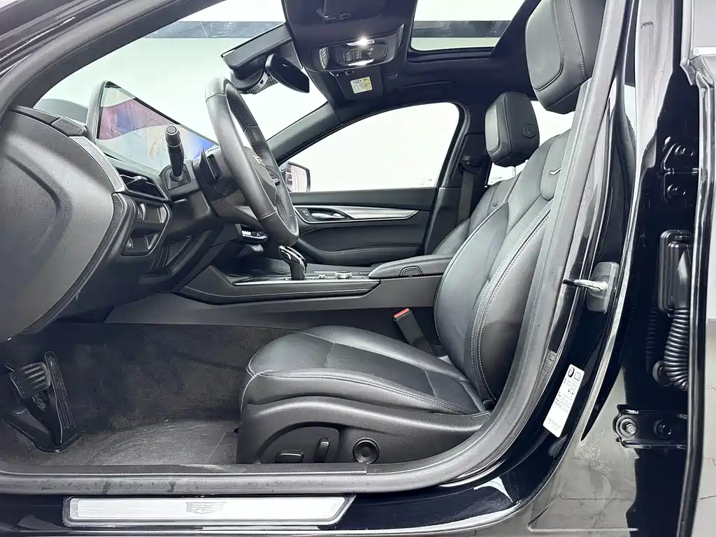 Cadillac CT5 — миниатюра 6