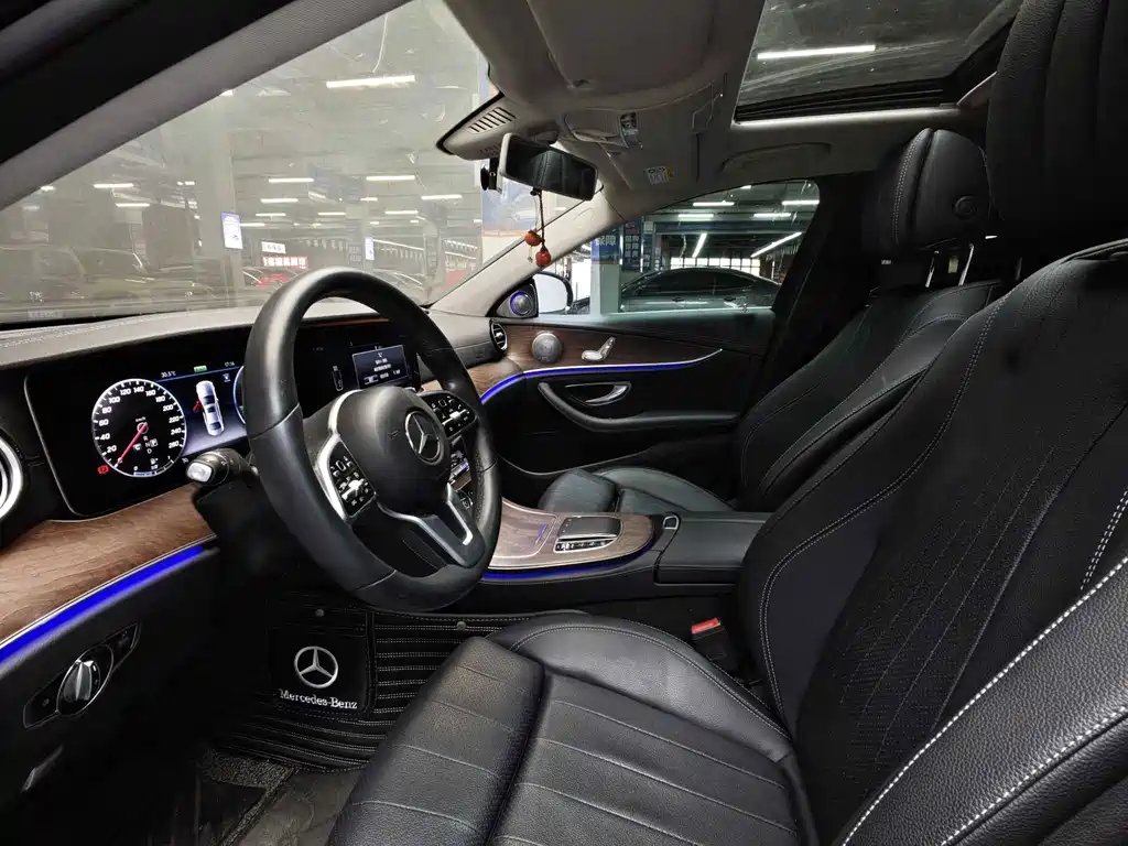 Mercedes-Benz E-Class — миниатюра 5