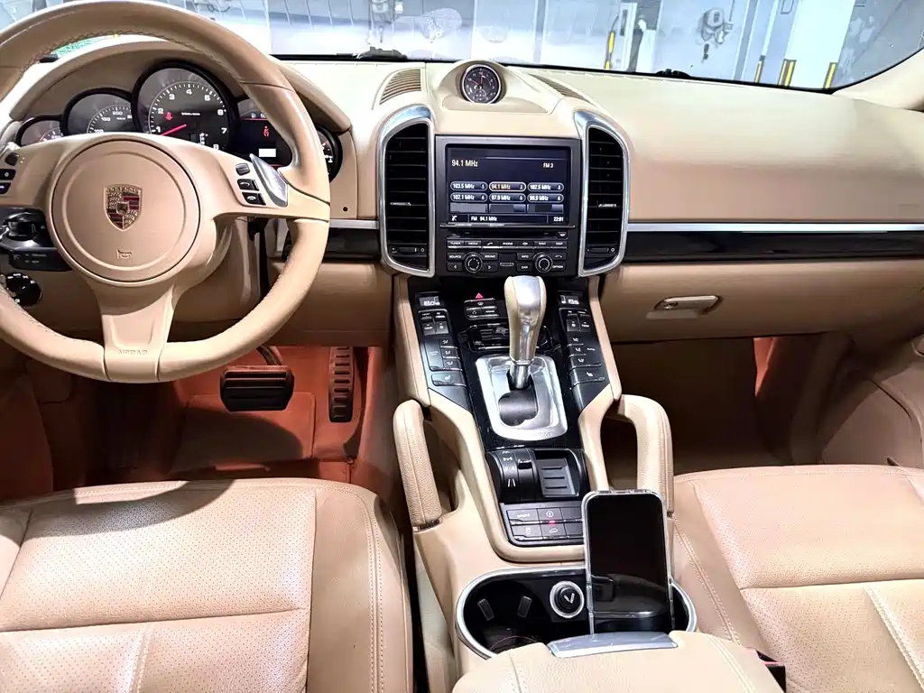 Porsche Cayenne — миниатюра 7