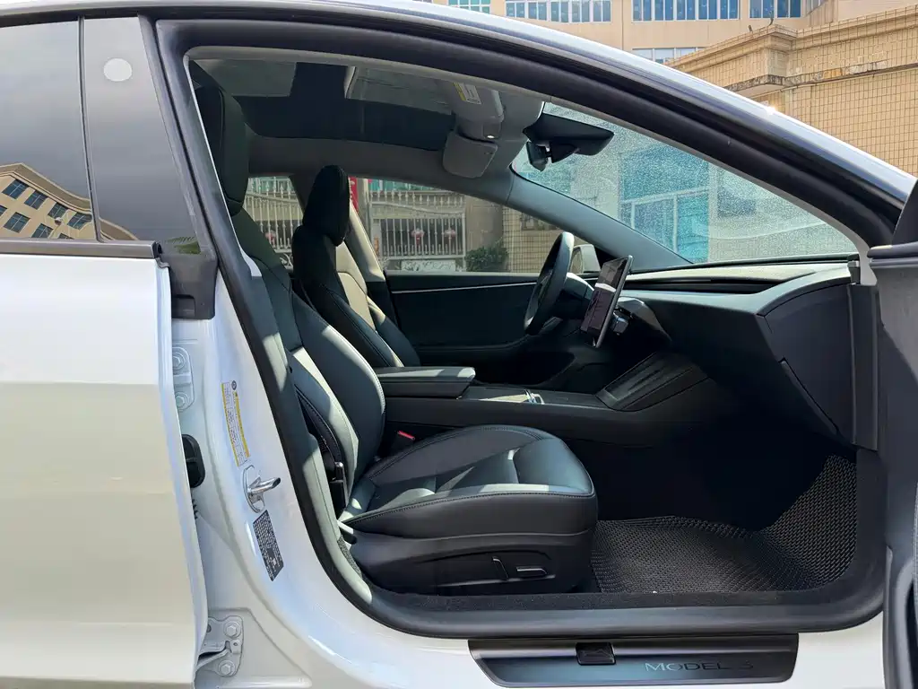 Tesla Model 3 — миниатюра 21