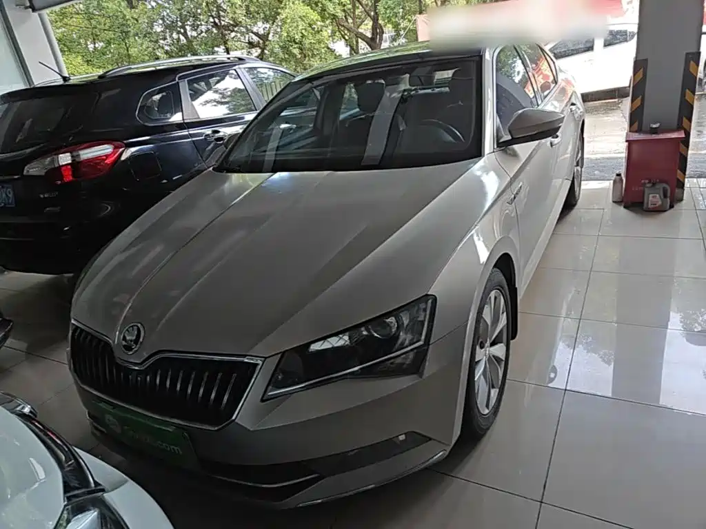 Skoda Superb — миниатюра 3